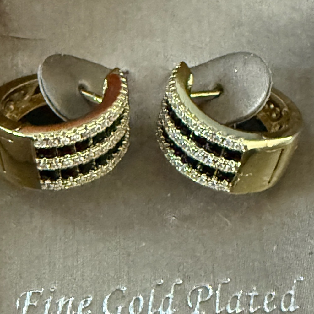 Sophisticated Gold and Black Stone Earrings - Picture 4 of 6